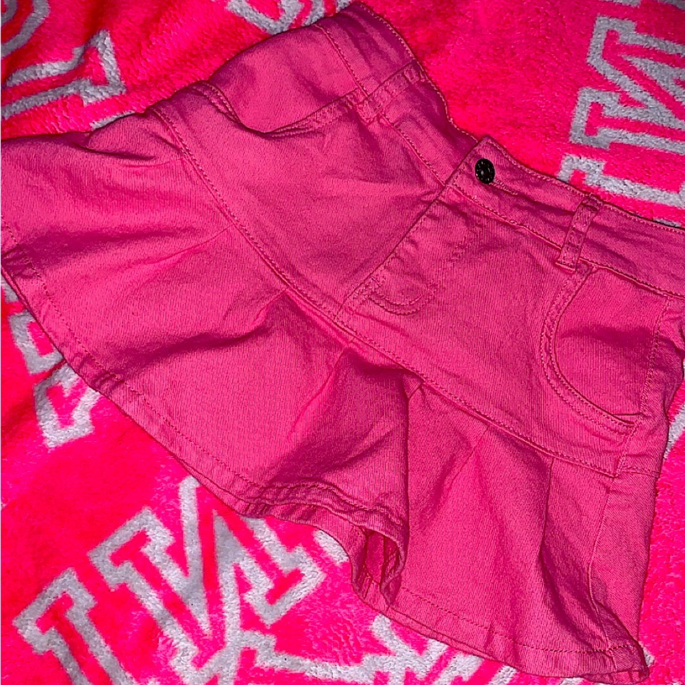 pink skirt